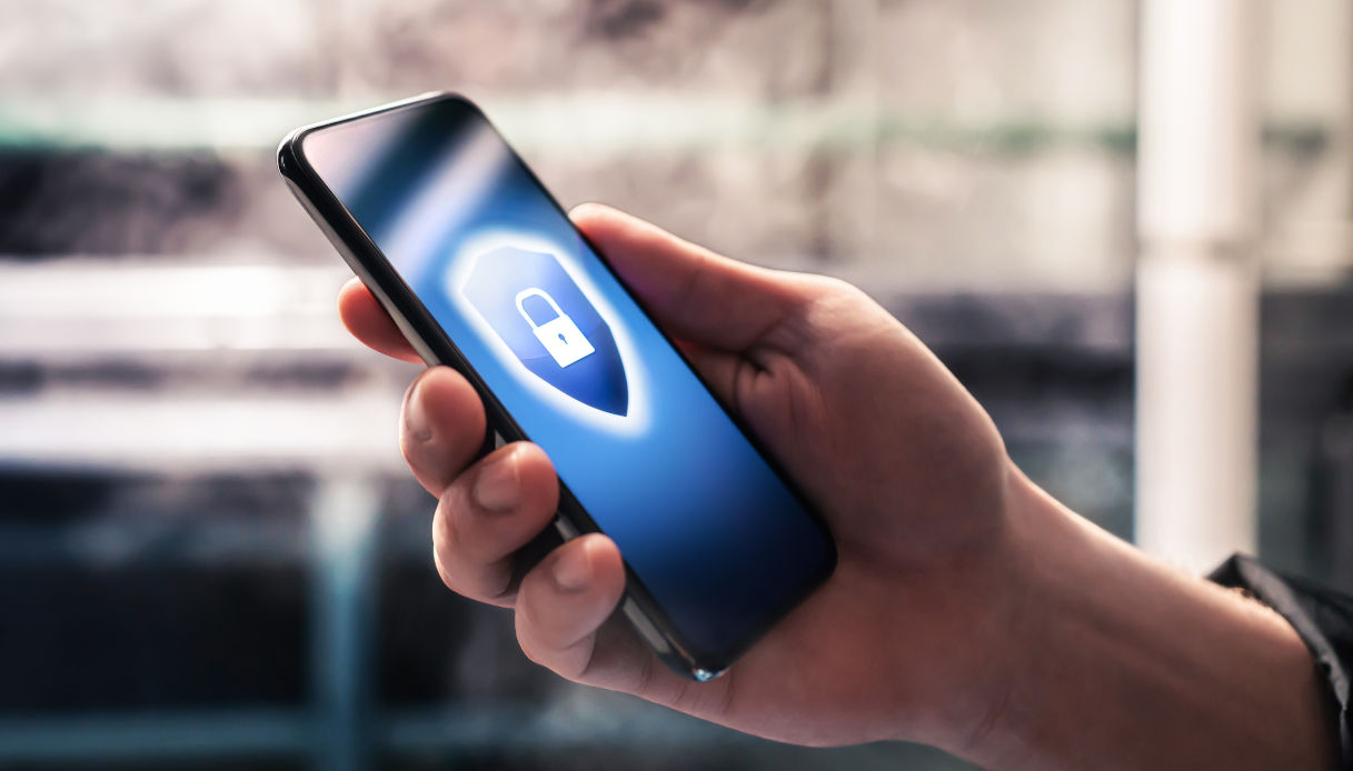 https://wips.plug.it/cips/tecnologia/cms/2025/10/sicurezza-android.jpg