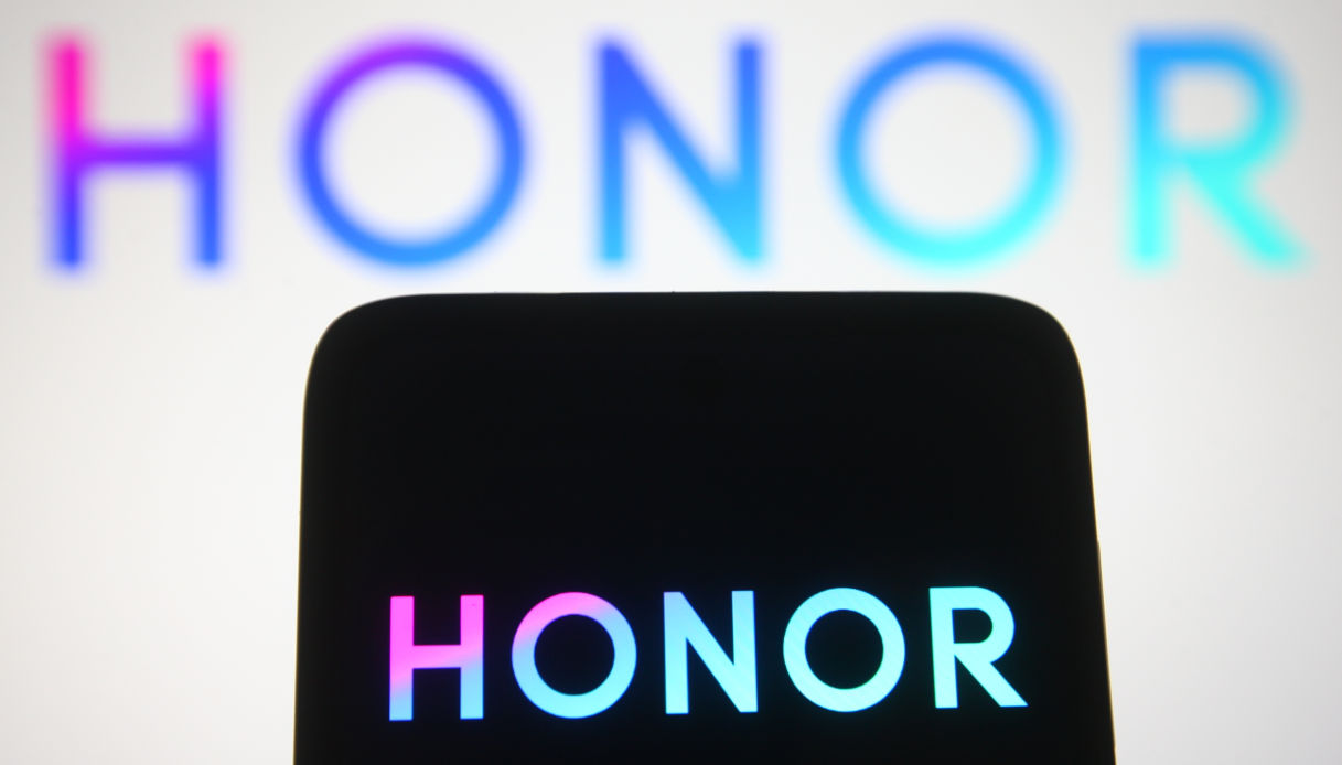 https://wips.plug.it/cips/tecnologia/cms/2025/10/smartphone-honor.jpg