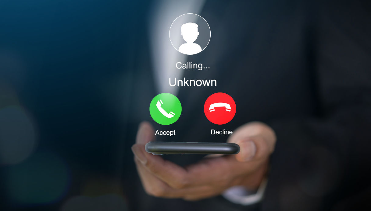 https://wips.plug.it/cips/tecnologia/cms/2025/10/truffa-telefonica.jpg