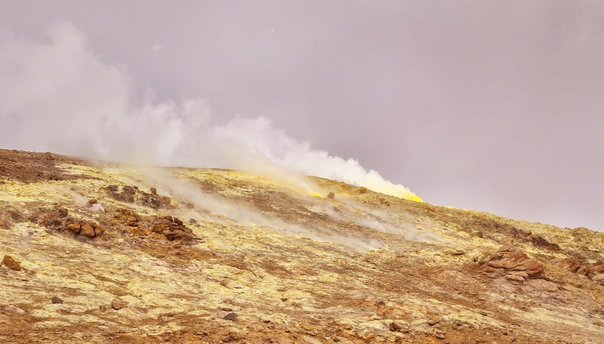 https://wips.plug.it/cips/tecnologia/cms/2025/10/vulcano-taftan.jpg