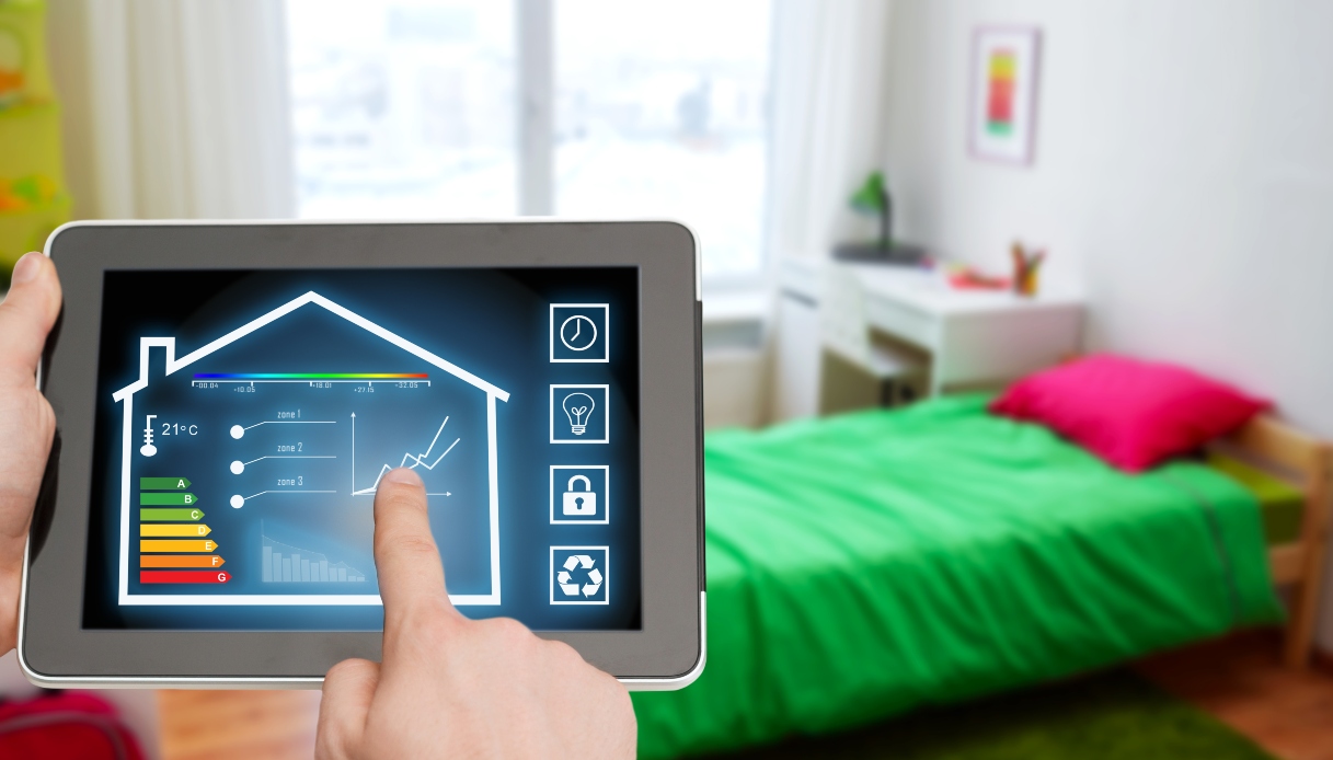 https://wips.plug.it/cips/tecnologia/cms/2025/11/dispositivi-smart-home.jpg