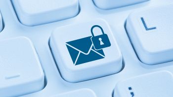 Un'icona di una casella email con un lucchetto
