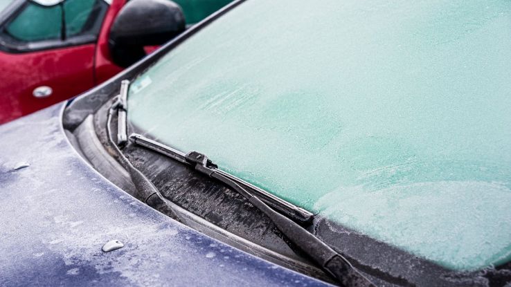 Come eliminare il ghiaccio dal parabrezza