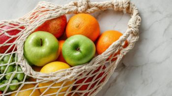 Li chiamiamo "frutti", ma in realtà non lo sono
