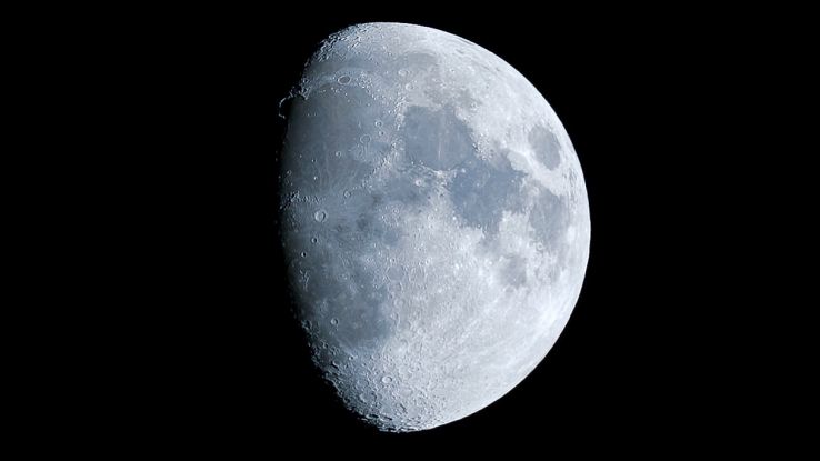Il suolo della Luna potrebbe contenere materie prime