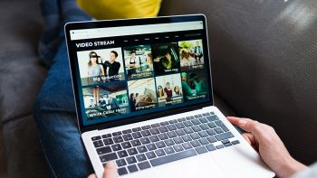 Un computer con programmi in streaming