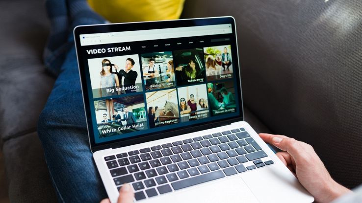 Un computer con programmi in streaming