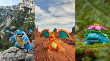 I tre starter di prima generazione contenuti nel set LEGO Pokémon, fotografati nei loro habitat