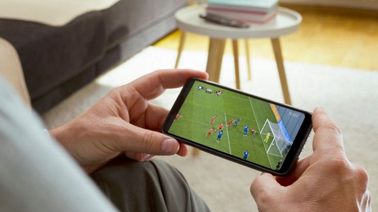 Gara di calcio trasmessa su smartphone