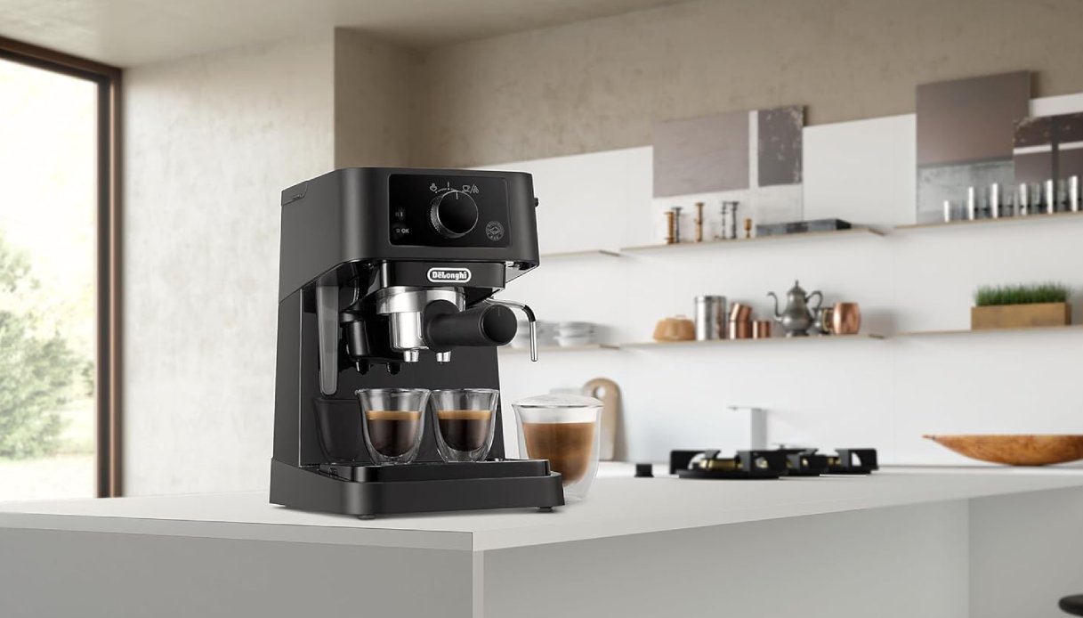 https://wips.plug.it/cips/tecnologia/cms/2026/02/delonghi-stilosa.jpg