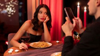 Una coppia al ristorante