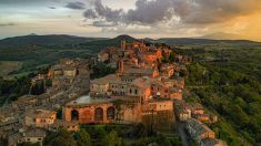 Una città medievale in Toscana