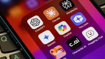 Schermo smartphone con app AI