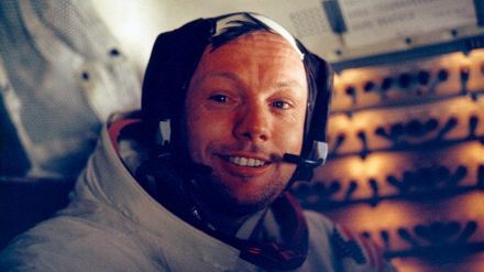 Neil Armstrong all'interno del LM dopo la storica passeggiata sulla Luna