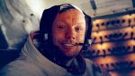 Neil Armstrong all'interno del LM dopo la storica passeggiata sulla Luna