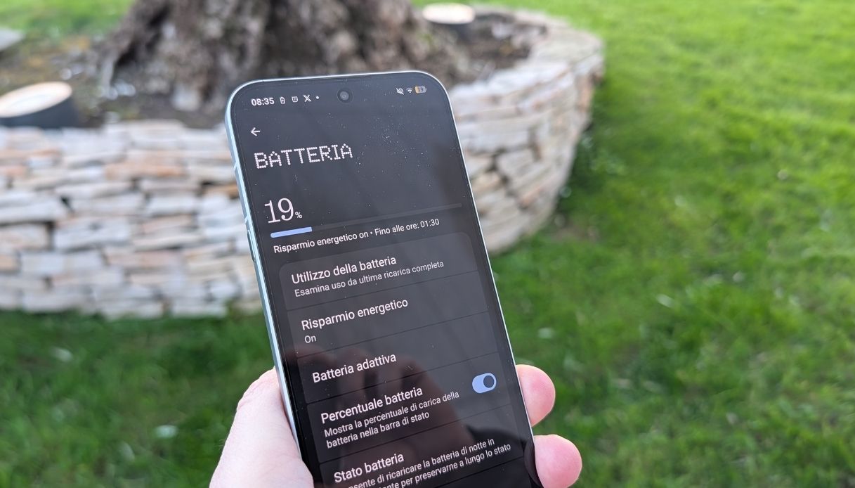 Interfaccia impostazioni batteria su Nothing Phone (4a) Pro.