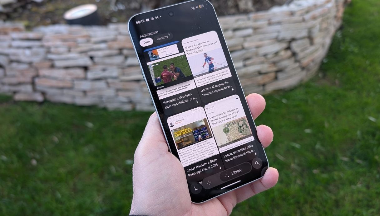 Schermo Nothing Phone (4a) Pro con essential space aperto