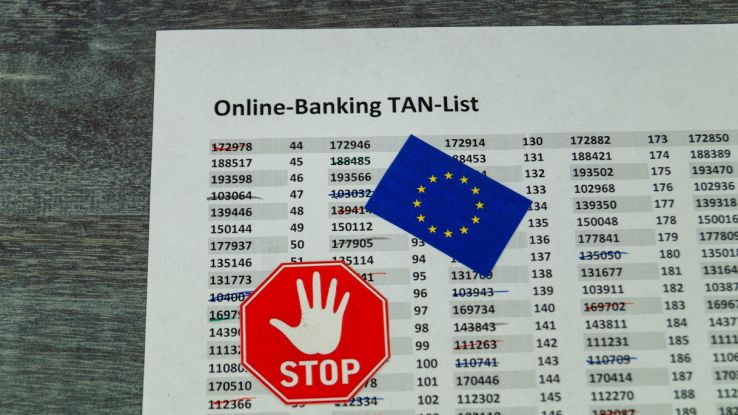 Simboli di Europa e Stop su lista bancaria