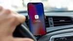 Cruscotto con smartphone e CarPlay in uso