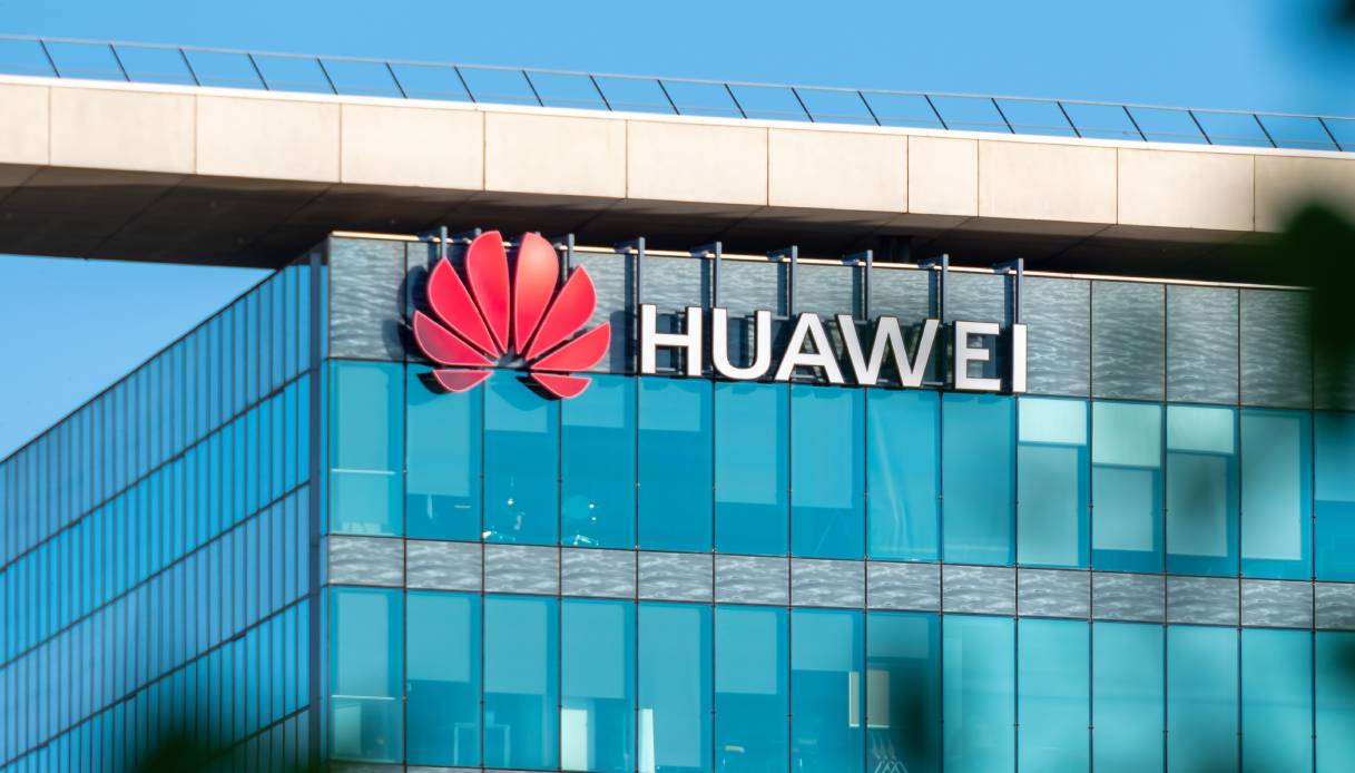 https://wips.plug.it/cips/tecnologia/cms/2026/04/huawei.jpg