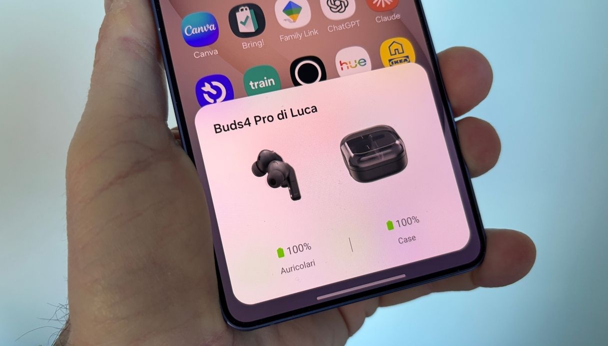Popup di connessione rapida Samsung Galaxy Buds 4 Pro su smartphone con stato batteria auricolari e custodia al 100%