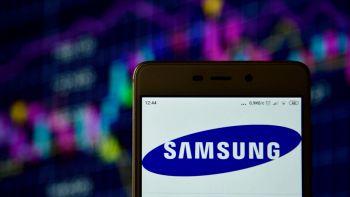 Schermo smartphone con logo Samsung