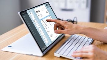 Persona emette fattura elettronica