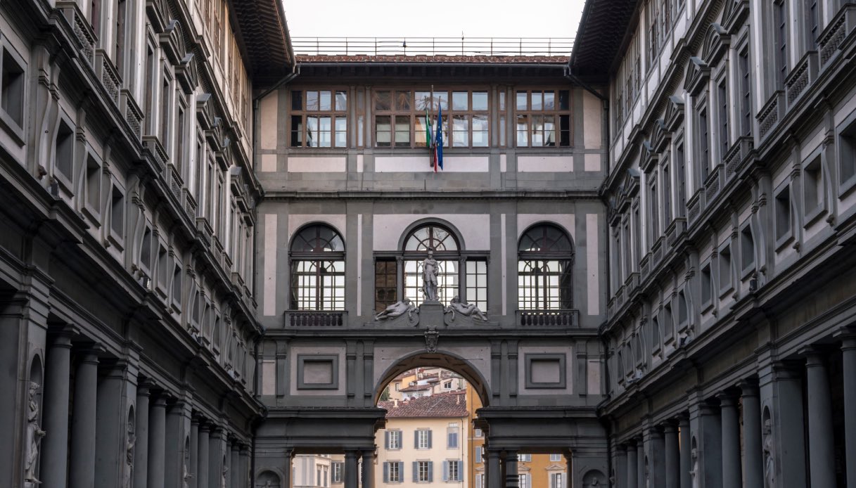 https://wips.plug.it/cips/tecnologia/cms/2026/04/piazza-degli-uffizi.jpg