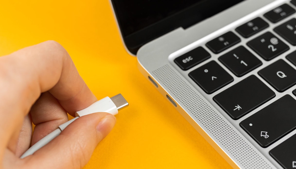 https://wips.plug.it/cips/tecnologia/cms/2026/04/ricarica-usb-c-per-laptop.jpg
