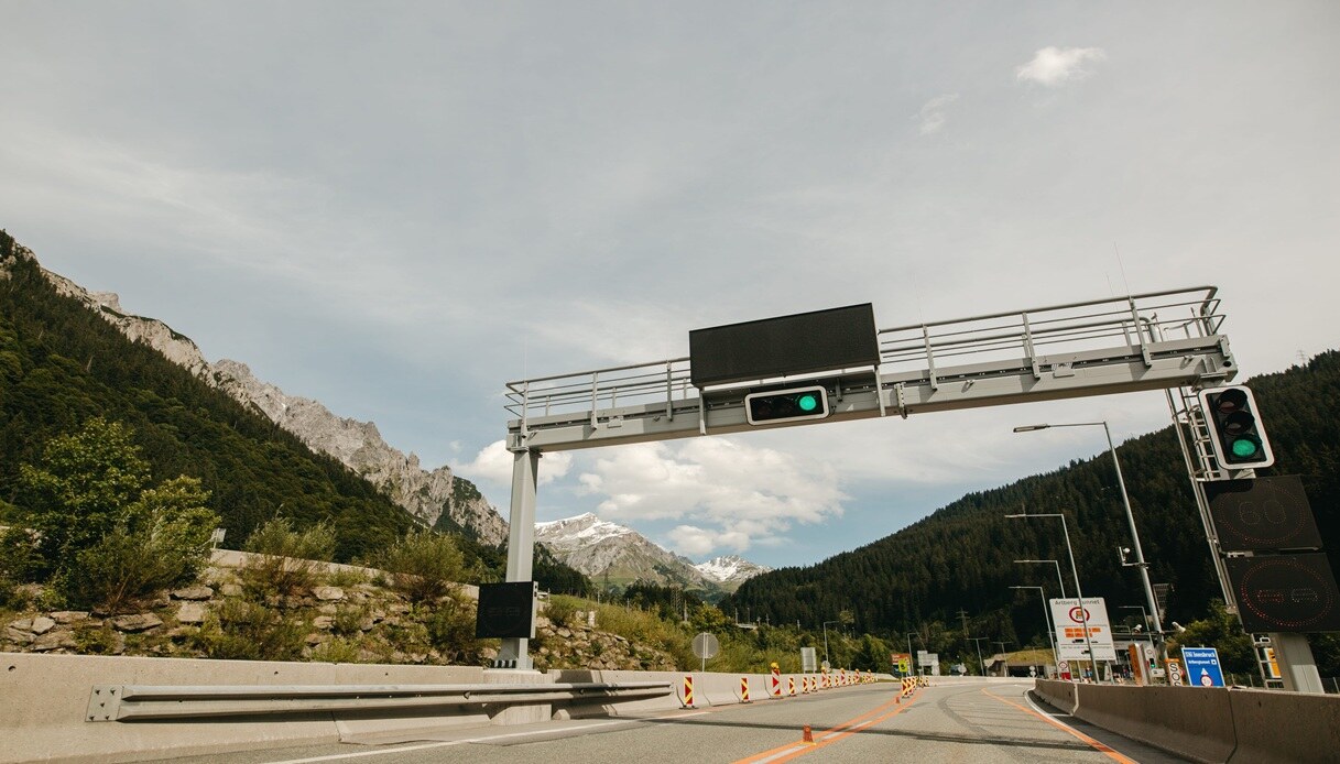 https://wips.plug.it/cips/tecnologia/cms/2026/05/autostrada-ai.jpg