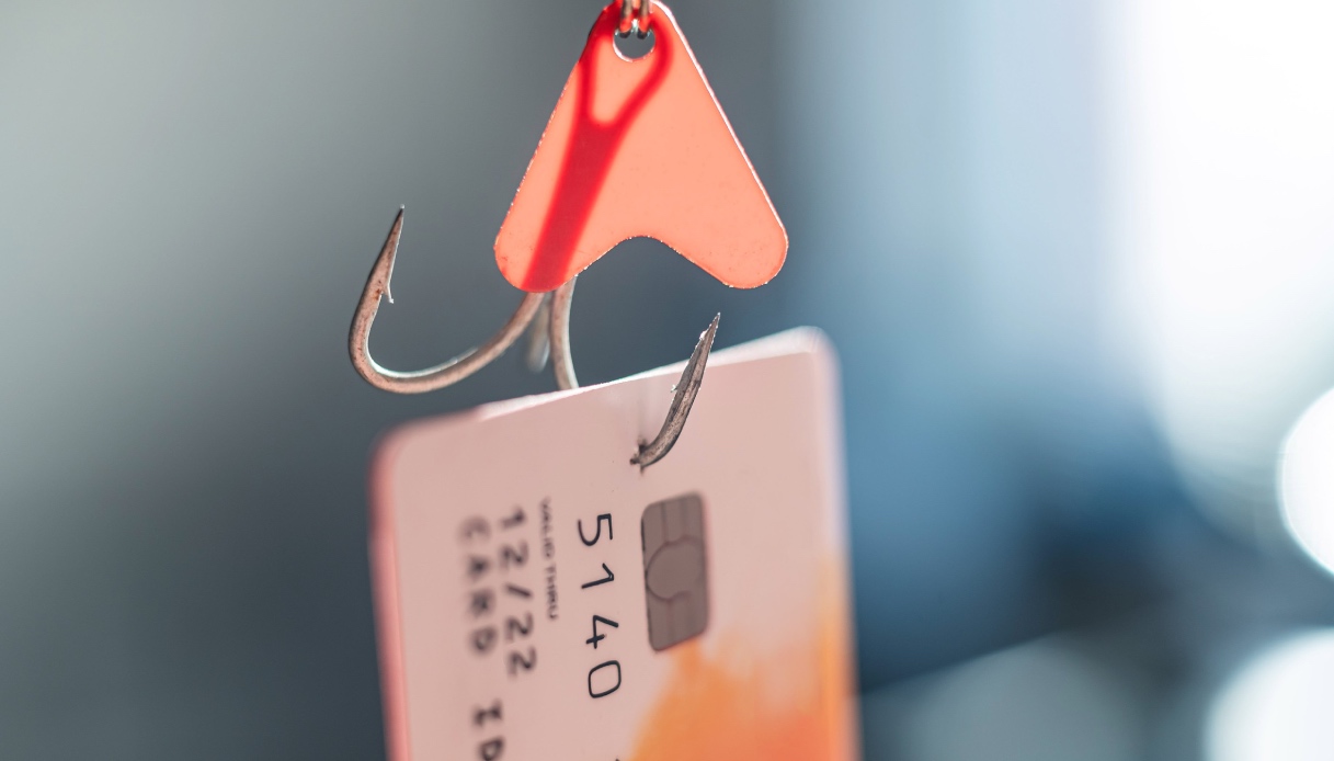 https://wips.plug.it/cips/tecnologia/cms/2026/05/carta-di-credito-presa-all-amo.jpg
