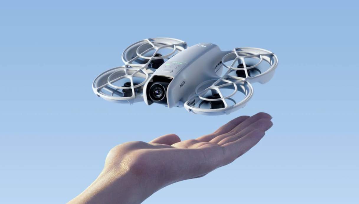 https://wips.plug.it/cips/tecnologia/cms/2026/05/dji-neo.jpg
