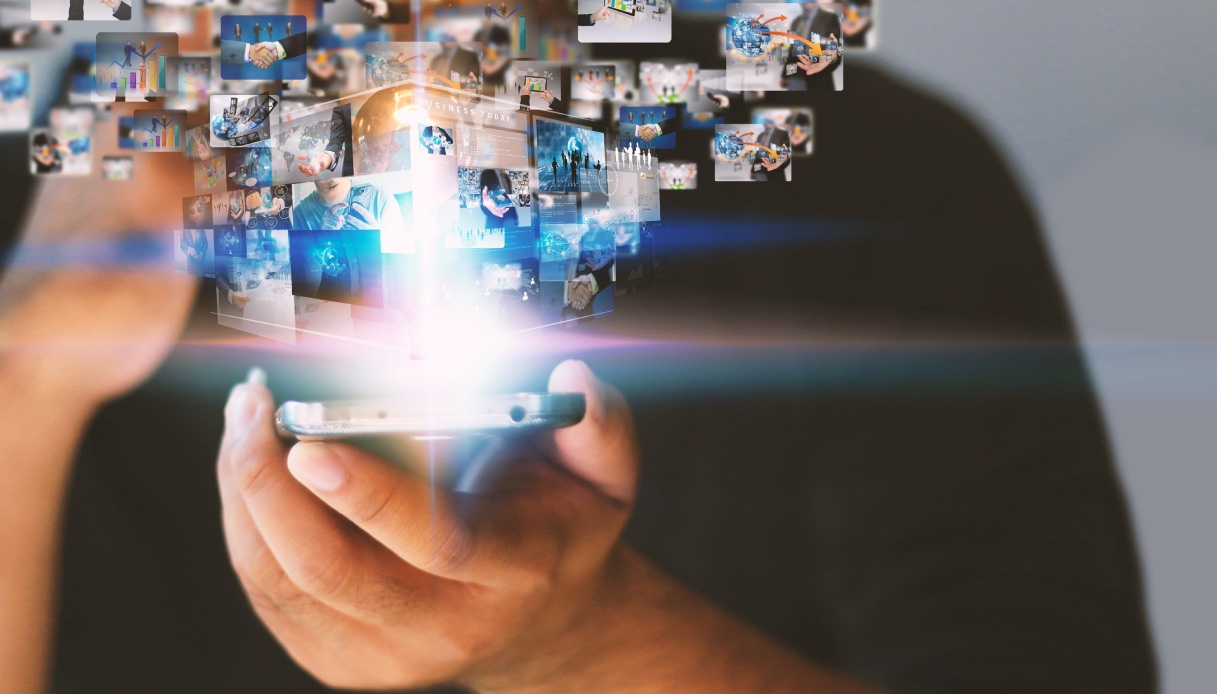 https://wips.plug.it/cips/tecnologia/cms/2026/05/immagini-tridimensionali-che-escono-da-smartphone.jpg