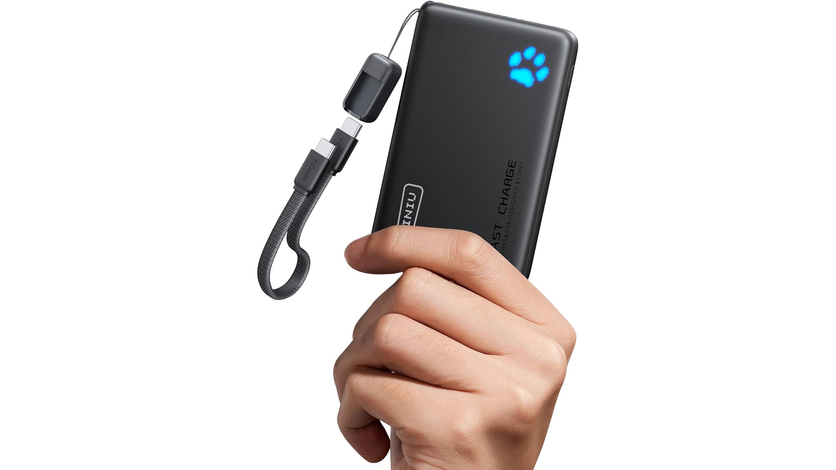 https://wips.plug.it/cips/tecnologia/cms/2026/05/iniu-power-bank-10000mah-45w-compatto.jpg