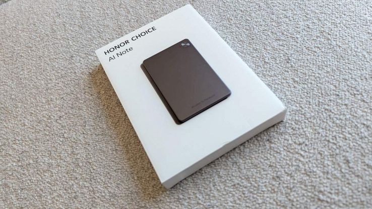Confezione di Honor Choice AI Note su superficie chiara, con il dispositivo in evidenza sulla scatola bianca