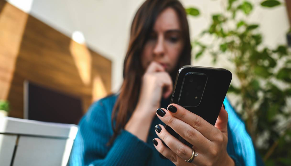 https://wips.plug.it/cips/tecnologia/cms/2026/05/smartphone-paura.jpg