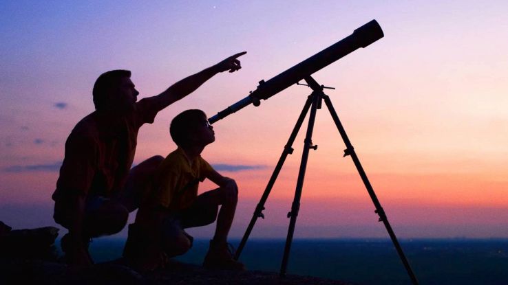 Guardare il cielo con il telescopio
