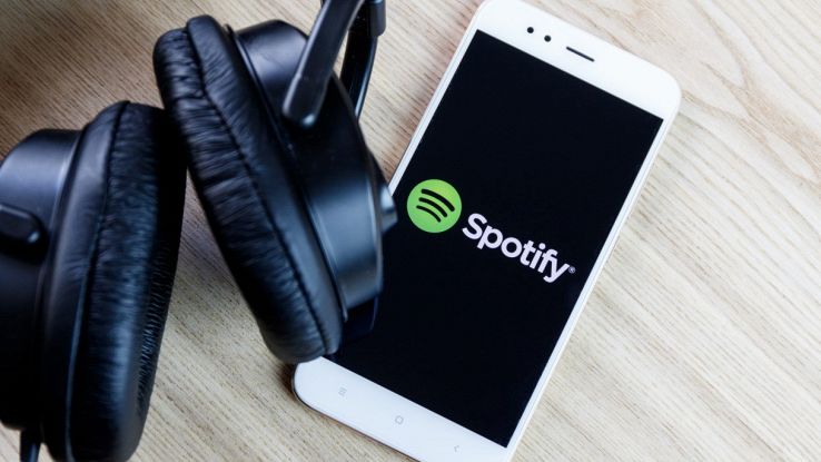 Spotify aggiunge il bollino "verificato" ai podcast per combattere quelli generati dall'IA