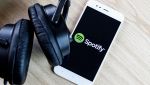 Spotify aggiunge il bollino "verificato" ai podcast per combattere quelli generati dall'IA