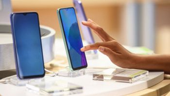 Europa, gli smartphone costano cari