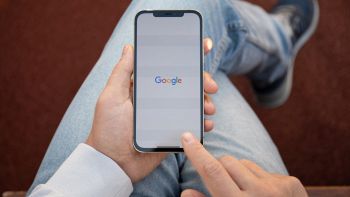 Google utilizza Lens e ricerche vocali per l'IA: come disattivare l'opzione