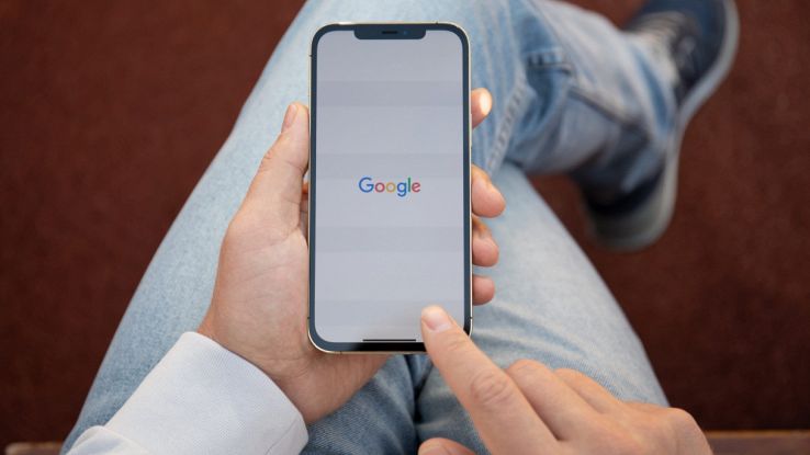 Google utilizza Lens e ricerche vocali per l'IA: come disattivare l'opzione