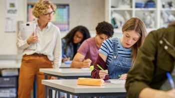 Abbiamo chiesto all'AI di prevedere le tracce dell'esame di maturità: ecco cosa ci ha risposto