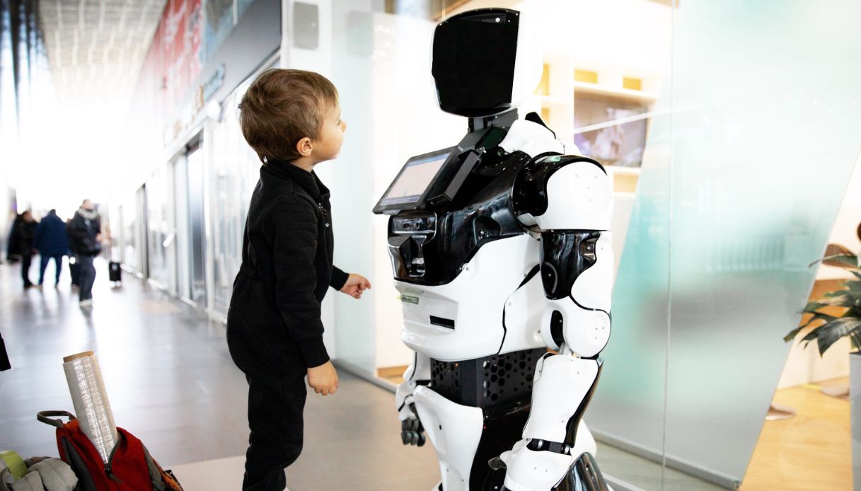 https://wips.plug.it/cips/tecnologia/cms/2026/06/robot-bambino.jpg