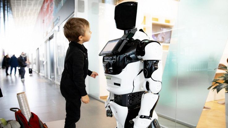 Robot e bambino