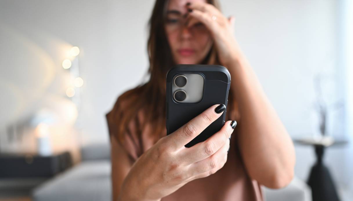 https://wips.plug.it/cips/tecnologia/cms/2026/06/smartphone2.jpg
