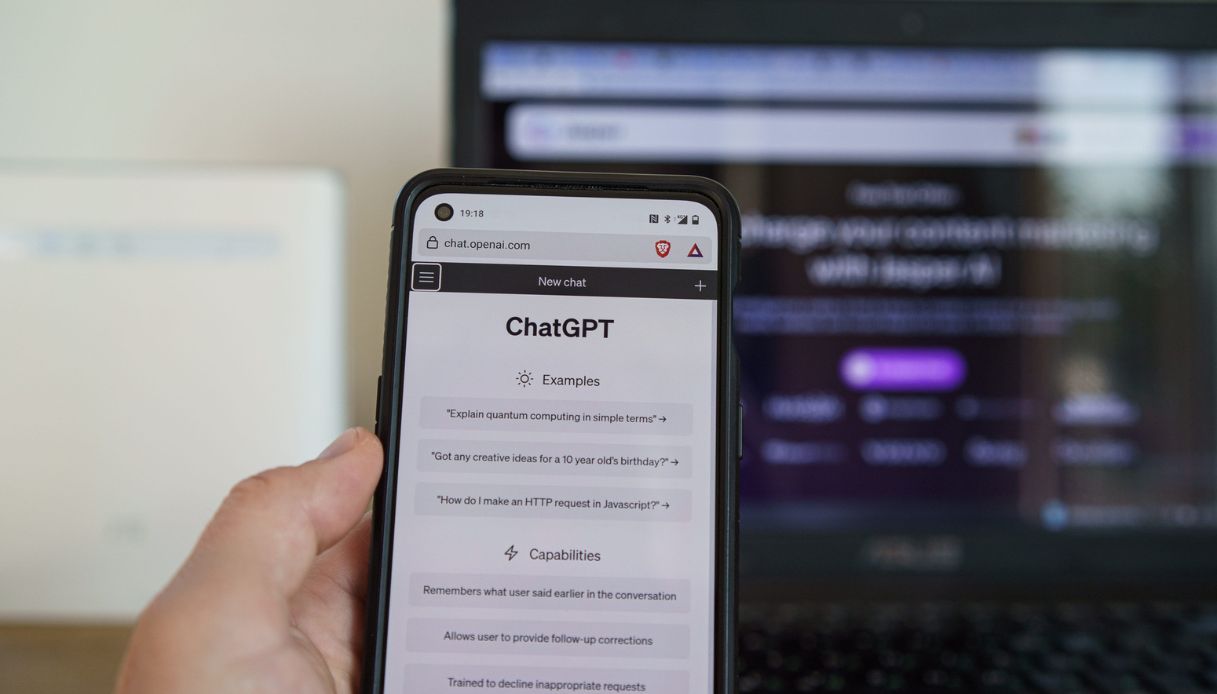 https://wips.plug.it/cips/tecnologia/cms/2026/06/truffa-chat-gpt.jpg