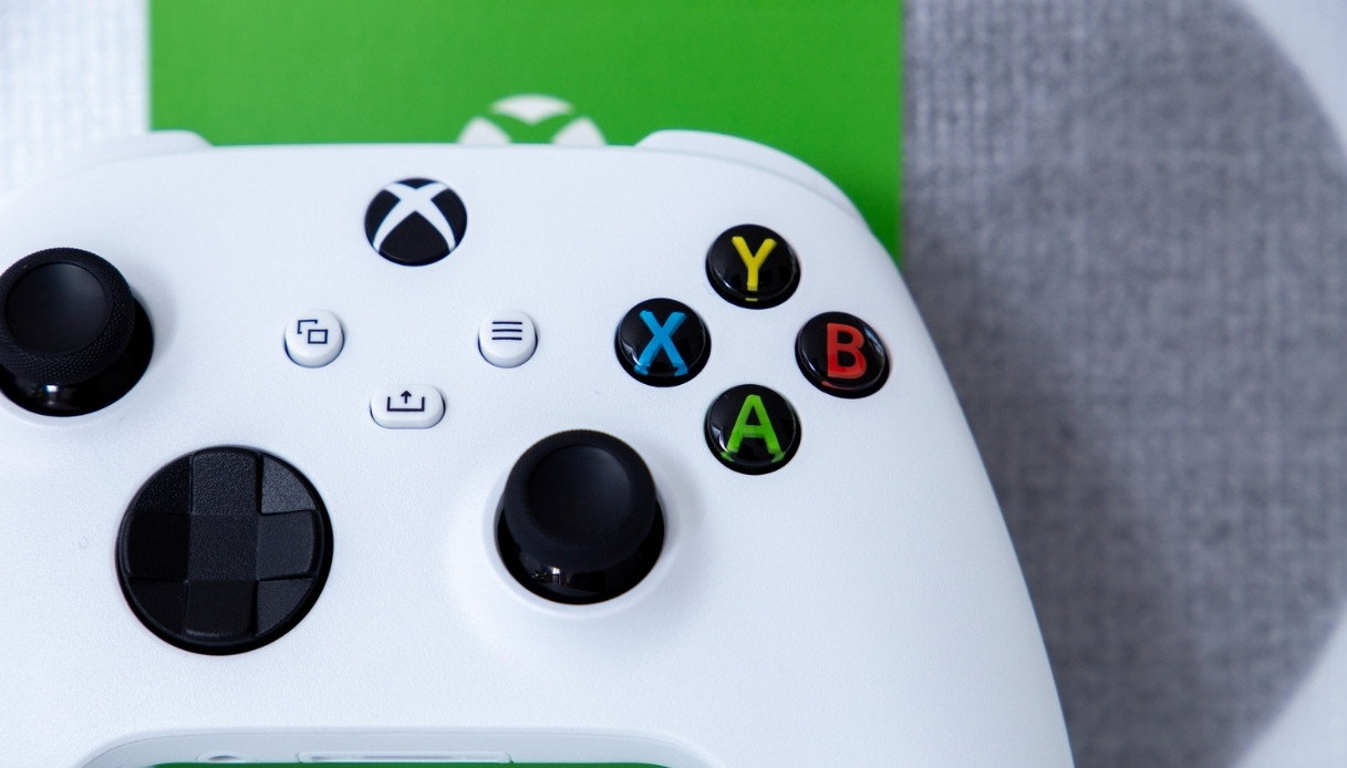 https://wips.plug.it/cips/tecnologia/cms/2026/06/xbox-controller.jpg