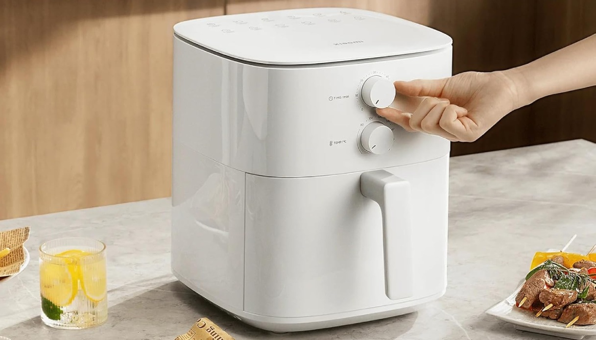 https://wips.plug.it/cips/tecnologia/cms/2026/06/xiaomi-essential.jpg