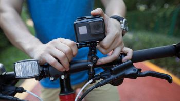 Una action cam sulla bici
